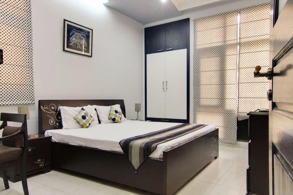 Noida sector 40 3BHK leaf finished rent