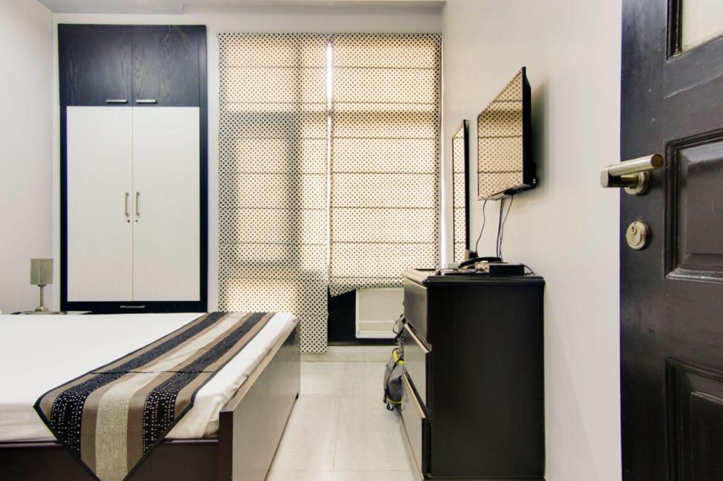 Noida sector 40 3BHK leaf finished rent