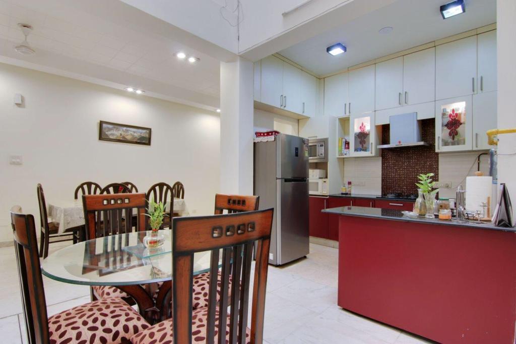 Noida sector 40 3BHK leaf finished rent