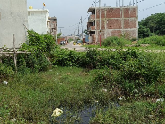 Sec 2, noida extension plot 162m. 18mr Nf cc. Dimand 2.85 cr