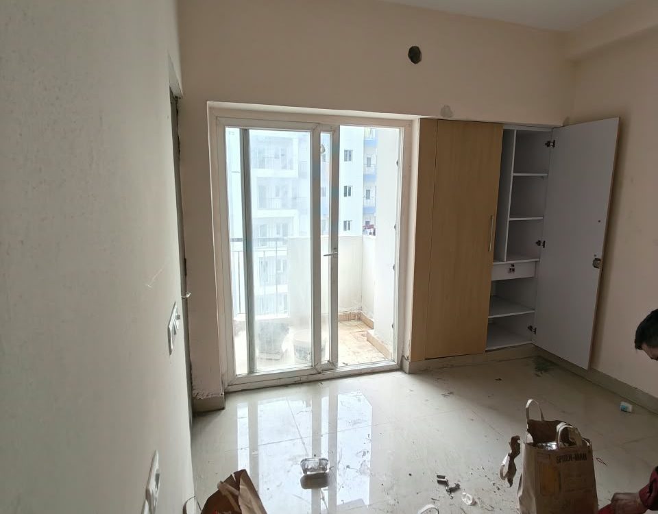 2 BHK semi furnished 1 set 3floor rent available