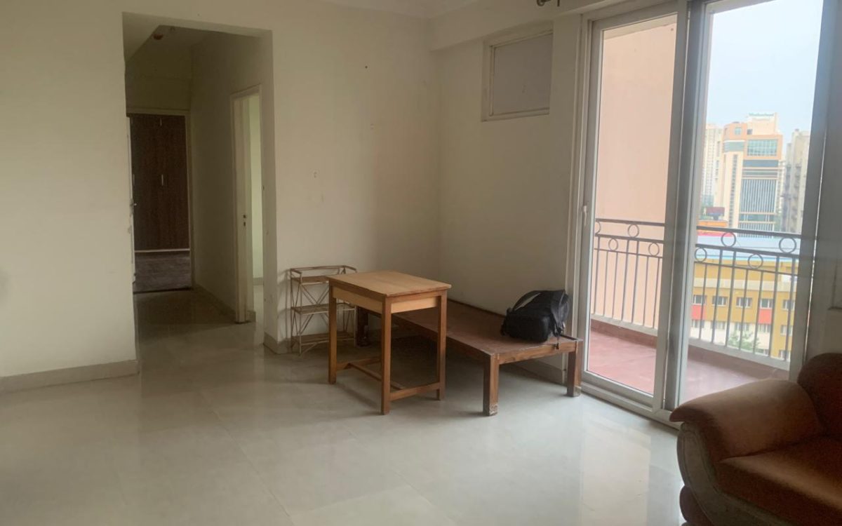 Gaur City Noida extension commercial space available