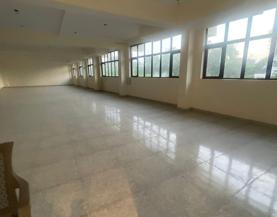 Gaur City Noida extension commercial space available